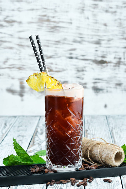 Cuba Libre or long island iced tea cocktail with strong drinks - Фото, изображение