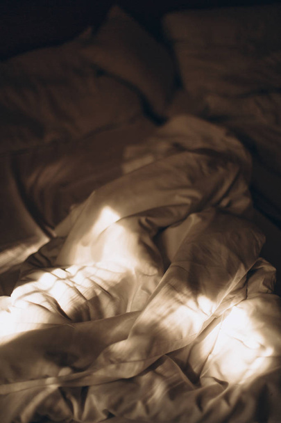 bed textile texture  morning sun rays bedroom - Фото, изображение