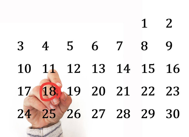 fecha de cercado a mano en el calendario
 - Foto, Imagen