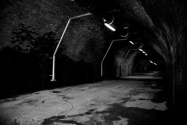 lange tunnel - Foto, afbeelding