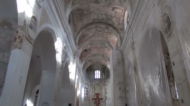 trabajos de restauración interior de iglesia
 - Imágenes, Vídeo