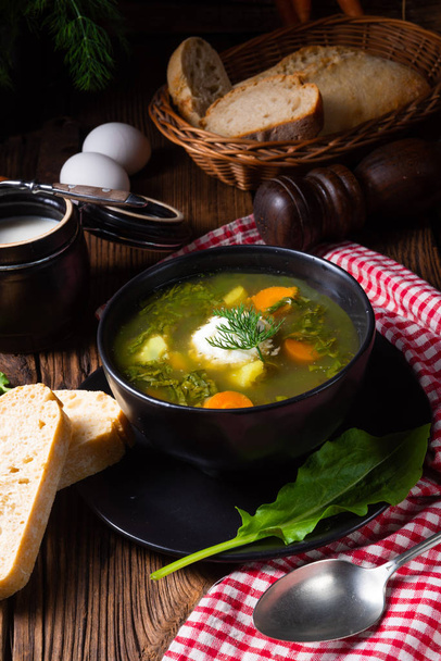 Rustikal Sorrel soup with potatoes and cream - Fotó, kép
