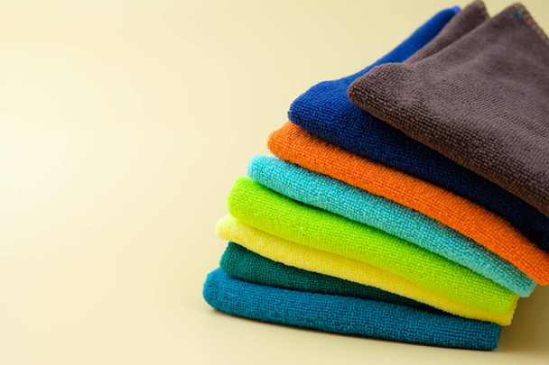 Lavar las toallas en una pila con espacio para copiar
. - Foto, imagen