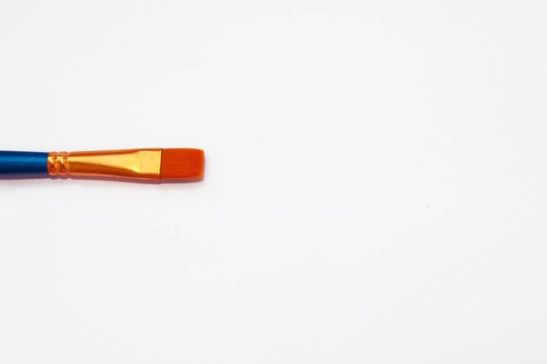 Beyaz arka planda yalıtılmış fırça. Boya fırçası - Fotoğraf, Görsel