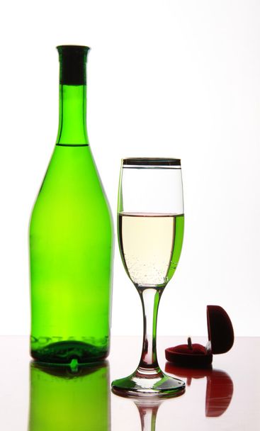 Goblets with champaign and gift - Valokuva, kuva