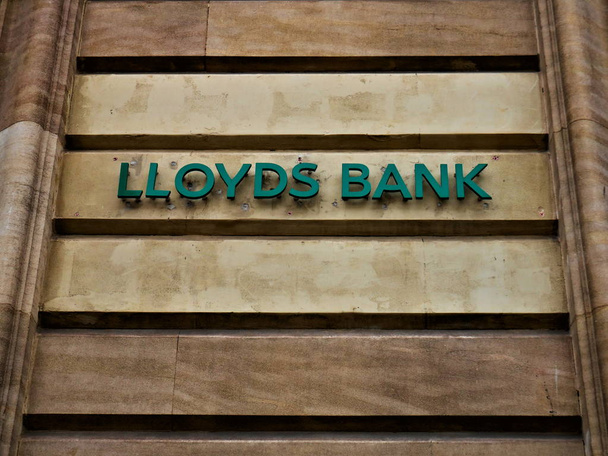 Fascia, Singboard a Lloyds Bank. - Fotó, kép