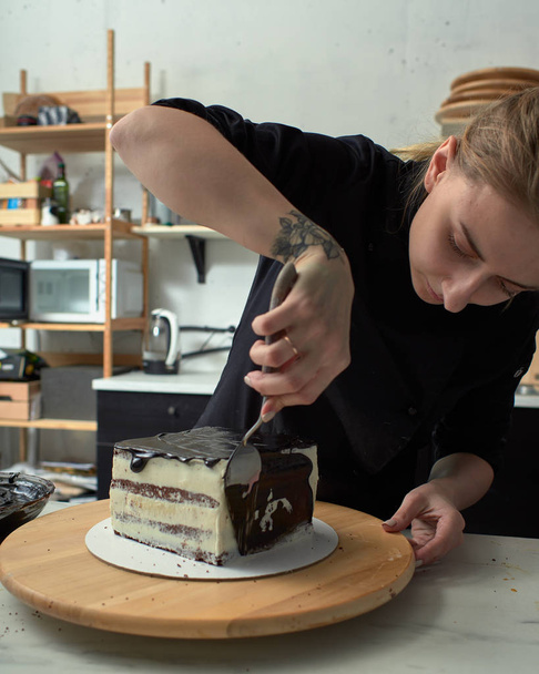 Step-by-step preparation of black designer cake - Photo, image