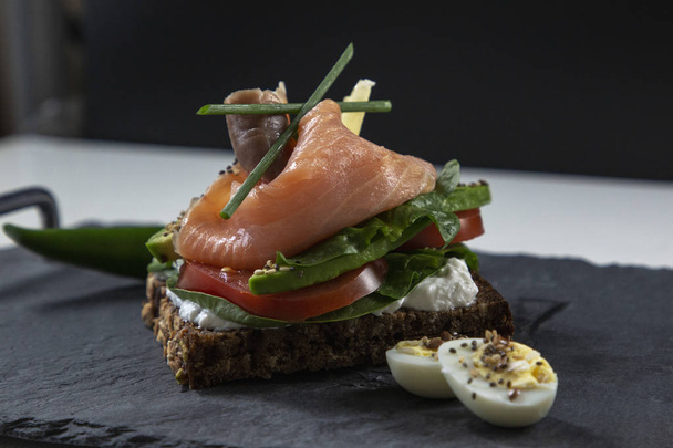 fresh beautiful sandwich with red fish and avocado - Foto, afbeelding