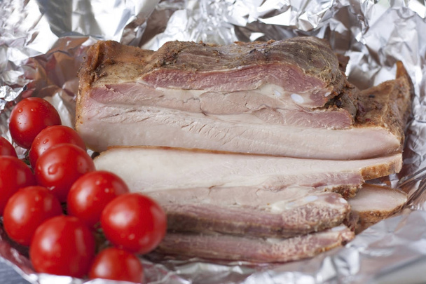 gebackenes Schweinefleisch mit Fettschicht - Foto, Bild