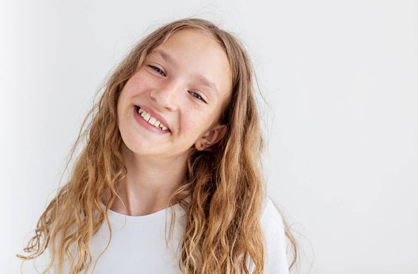 Portrait smiling young girl teen - 写真・画像