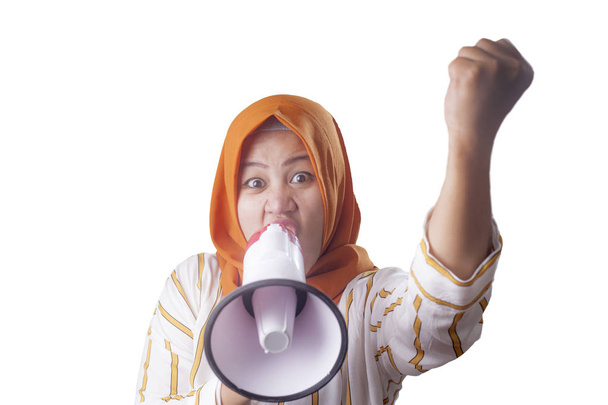 ασιατική γυναίκα φωνάζει με μεγάφωνο - Φωτογραφία, εικόνα