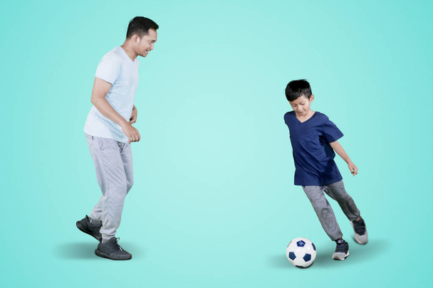 Little boy doing soccer exercises with his father - Zdjęcie, obraz
