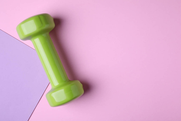 Bright dumbbell and space for text on color background, flat lay. Home fitness - 写真・画像
