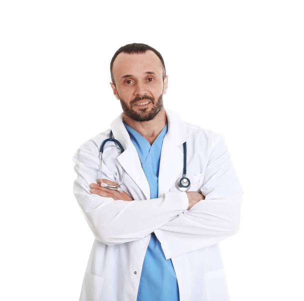 Portrait de médecin masculin isolé sur blanc. Personnel médical
 - Photo, image
