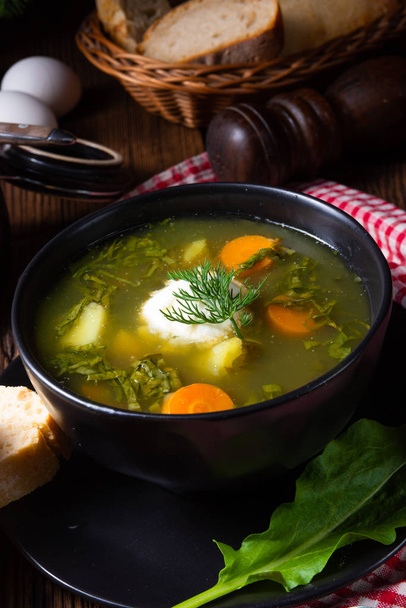 Rustikal Sorrel soup with potatoes and cream - Foto, imagen
