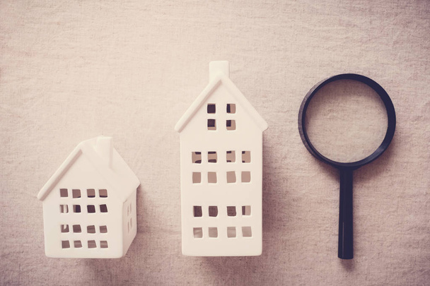 white houses and magnifying glass, picking the right house prope - Foto, Imagen