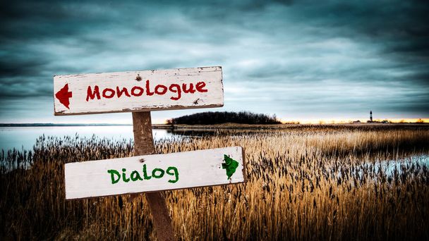 Señal de calle para diálogo versus monólogo
 - Foto, imagen