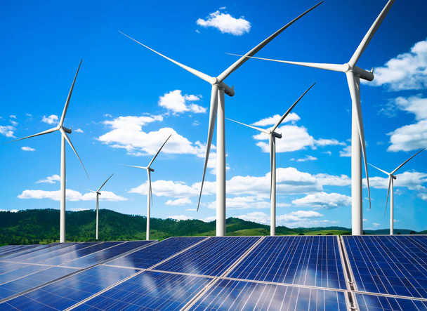 太陽光パネルと風力タービンファームクリーンエネルギー. - 写真・画像