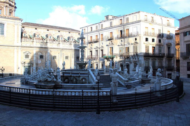 Panoramatický výhled na Piazza Pretoria nebo Piazza della Vergogna, Palermo, Sicílie - Fotografie, Obrázek