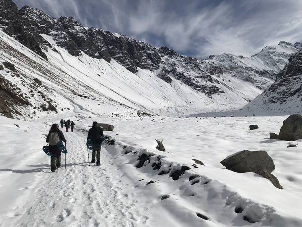 Paysage de la neige de montagne et de la vallée au Chili
 - Photo, image