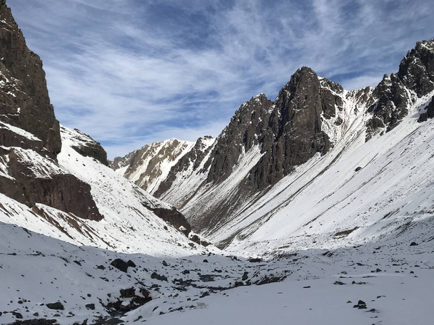 Paesaggio di montagna neve e valle in Cile
 - Foto, immagini