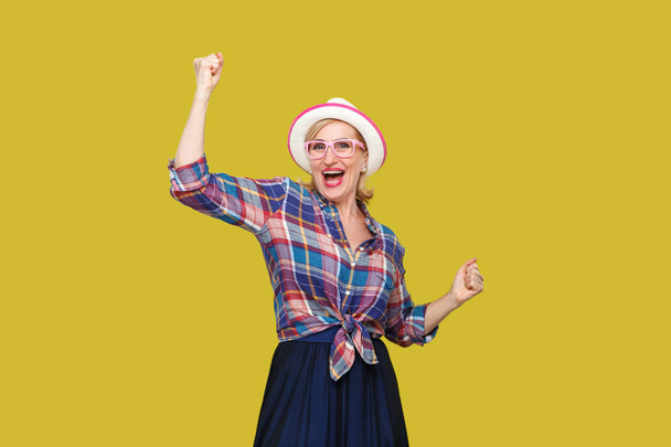 Portrait of happy surprised modern stylish mature woman in casua - Фото, изображение
