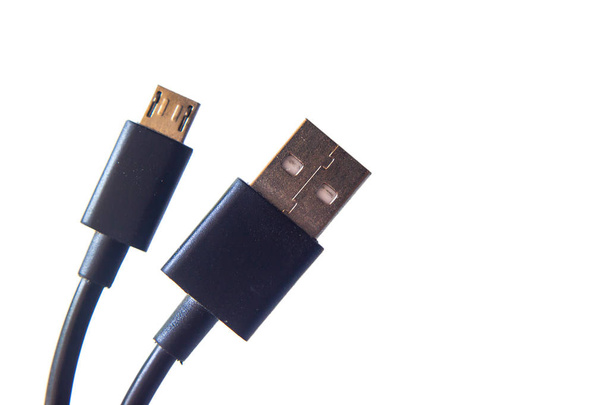 USB-Kabel auf weißem Hintergrund - Foto, Bild