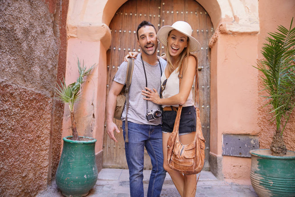 Happy couple of travellers visiting Marrakech - Фото, зображення