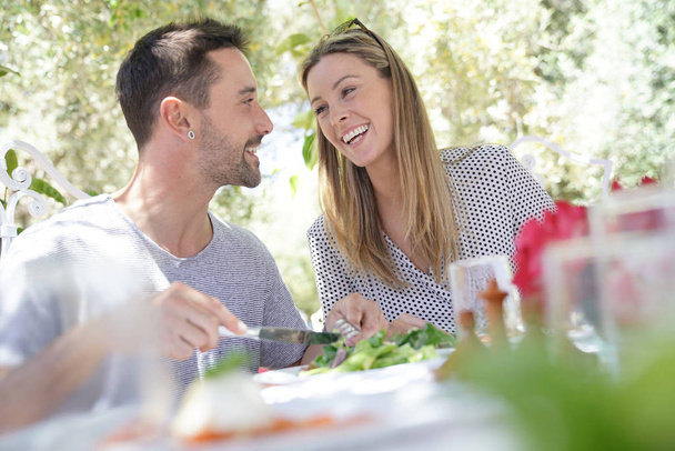 Happy couple having lunch outdoors - 写真・画像