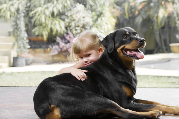 lány kutyával - Fotó, kép