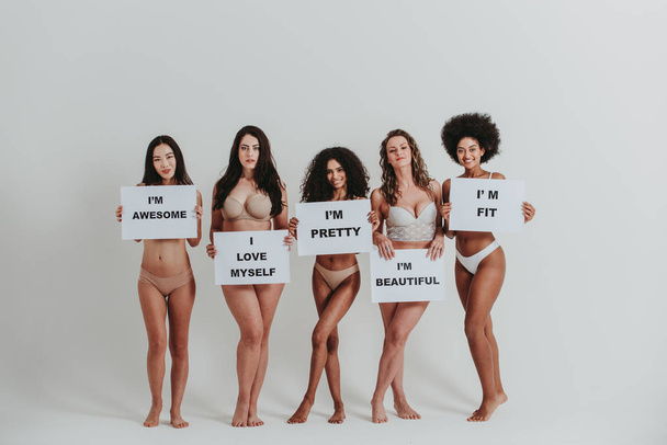 Group of women with different body and ethnicity posing together - Foto, Imagem