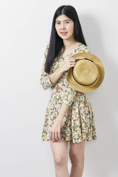 Muotokuva Aasian nainen kesällä hattu
 - Valokuva, kuva
