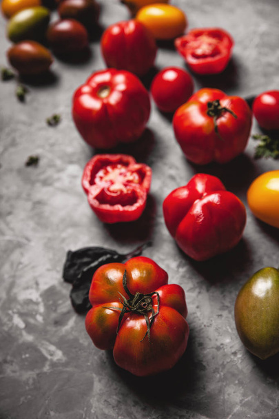 Fresh cherry tomatoes on wooden background - Foto, afbeelding