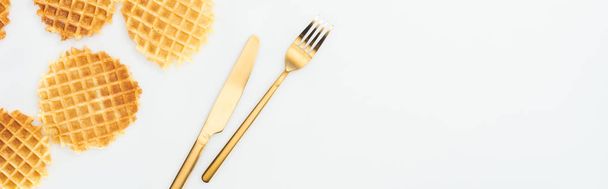 panoramic shot of waffles and golden cutlery isolated on white - Foto, Bild