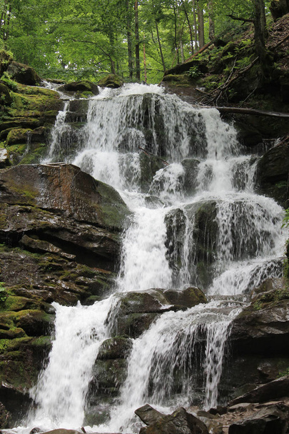 Malý vodopád v Transcarpatských horách - Fotografie, Obrázek