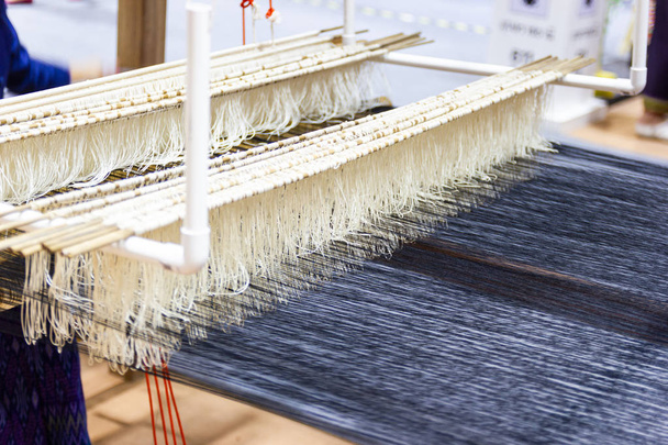 Equipo de tejer Tejido doméstico - Detalle del telar de tejer
  - Foto, imagen