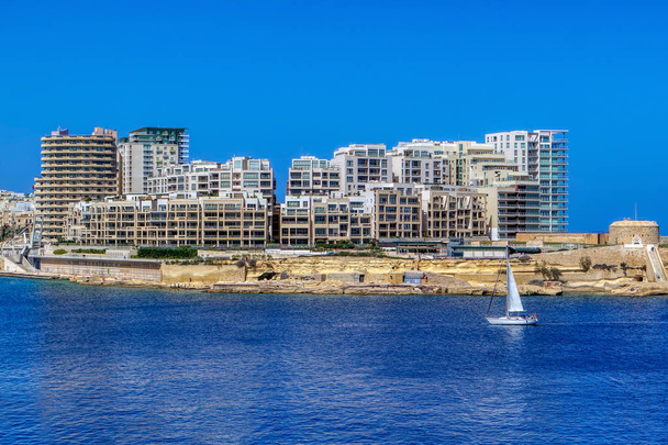 Kilátás az új része a város Sliema, Málta - Fotó, kép