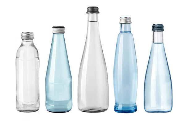 Butelka szklana woda na białym tle - Zdjęcie, obraz