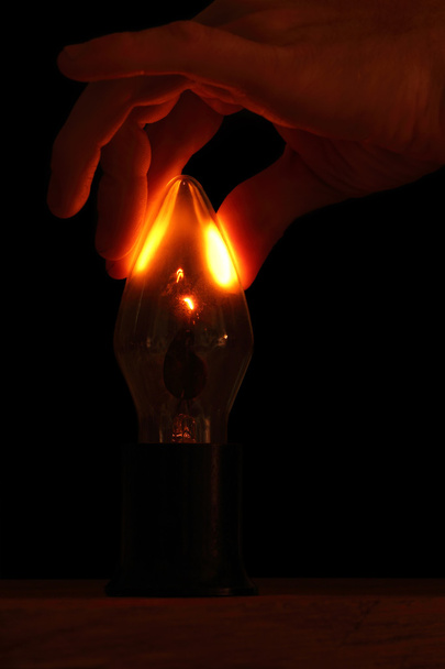 Эксперимент с лампами
 - Фото, изображение