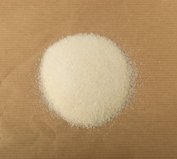 Droog gelatine poeder en granulaat gebruikt als gellingmiddel - Foto, afbeelding
