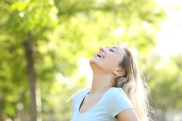 Happy teenage girl laughing breathing fresh air - Foto, Imagen