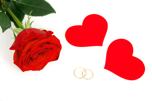 red rose with heart and wedding rings - Foto, Bild