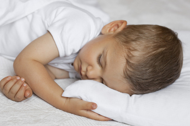 Cute child is sleeping in bed - Valokuva, kuva