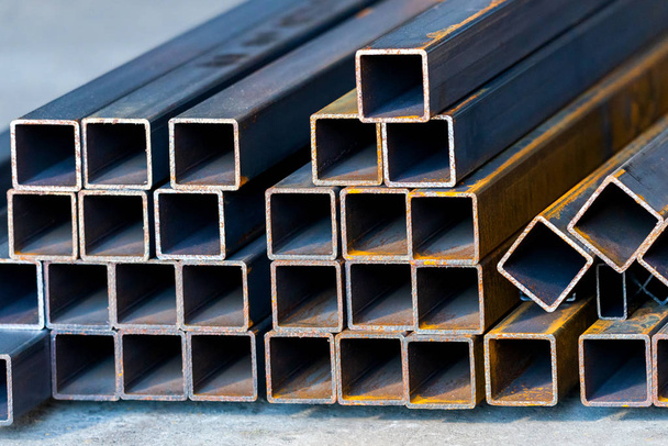 Fondo cuadrado de tubo de metal de alto carbono para la industria pesada
 - Foto, imagen