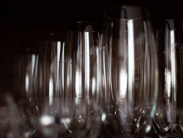 Alta bicchiere di champagne o tazze primo piano colpo
 - Foto, immagini