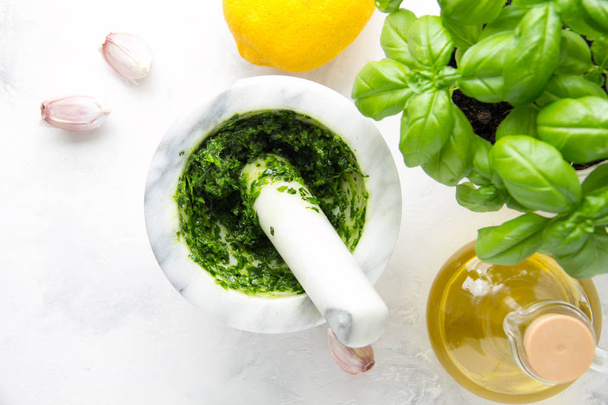 Green marinade in a mortar of herbs Basil, parsley, nuts. Delici - Zdjęcie, obraz