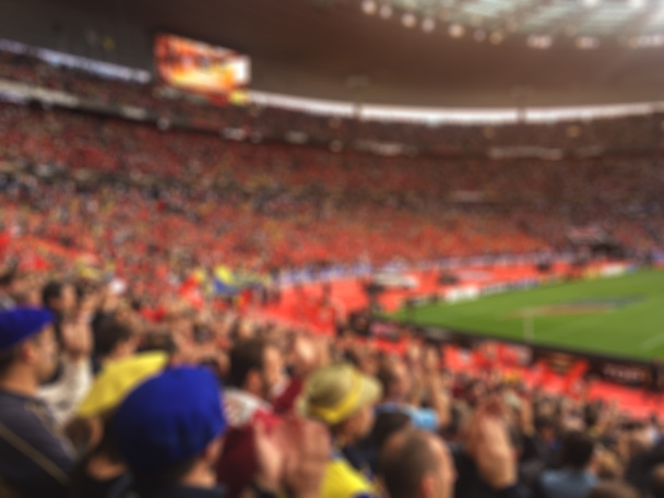 Foule floue de spectateurs sur le stade lors d'un événement sportif
 - Photo, image
