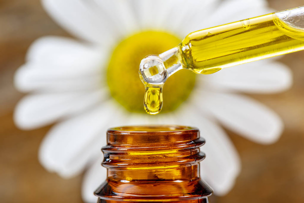 Alternatieve geneeskunde met homeopathie en kruiden Essence - Foto, afbeelding