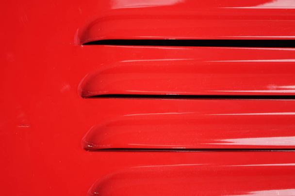vista de primer plano de las rejillas de ventilación de metal rojo
 - Foto, Imagen