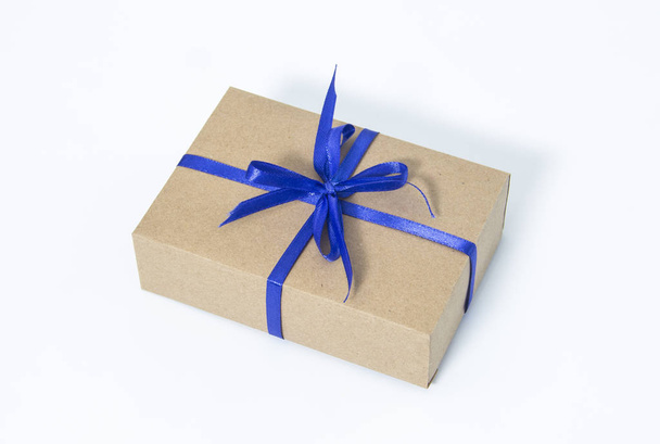Gift box with blue ribbon. Kraft paper. - Foto, Imagem